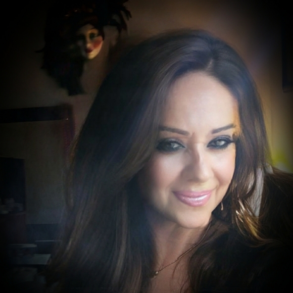 Meet your Posher, Donna - Picture 1 of 2